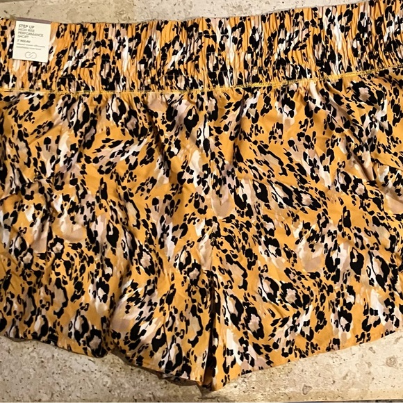 NWT Calia Woman’s Plus Sized Step-up Workout Stretch Elastic Shorts Animal print - Picture 5 of 7